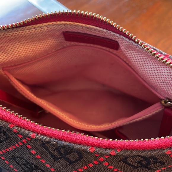 Dooney and Bourke, small hand bag signature fabric - Picture 10 of 11